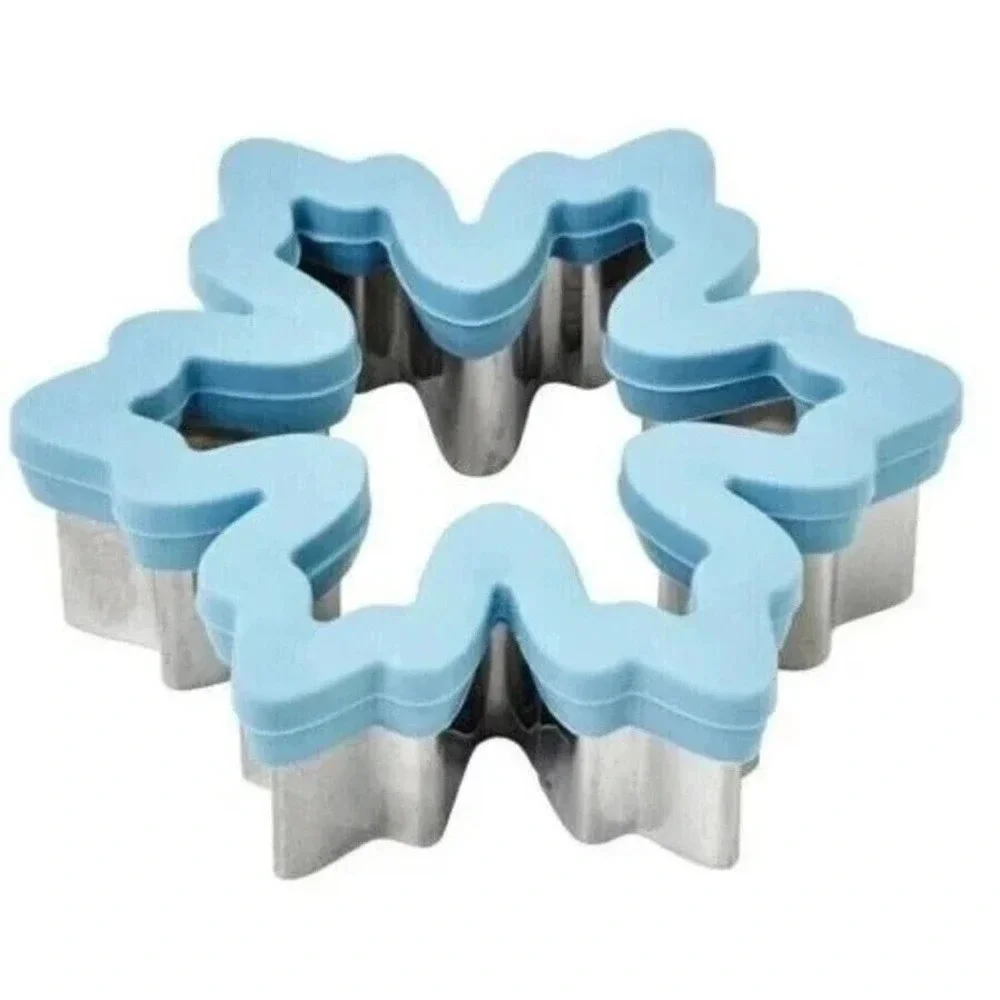 Snowflake shape Comfort Grip Cookie Cutter by‎ Wilton Christmas NEW